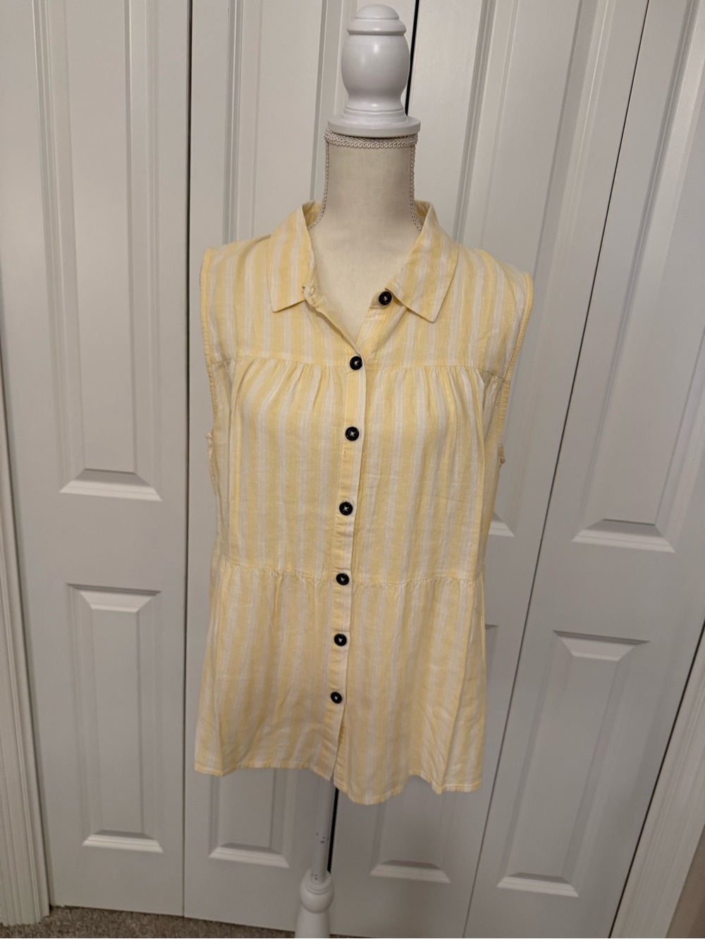 Cupio Yellow and White Striped Sleeveless Tiered Button-Down Top 
Size XL NWT